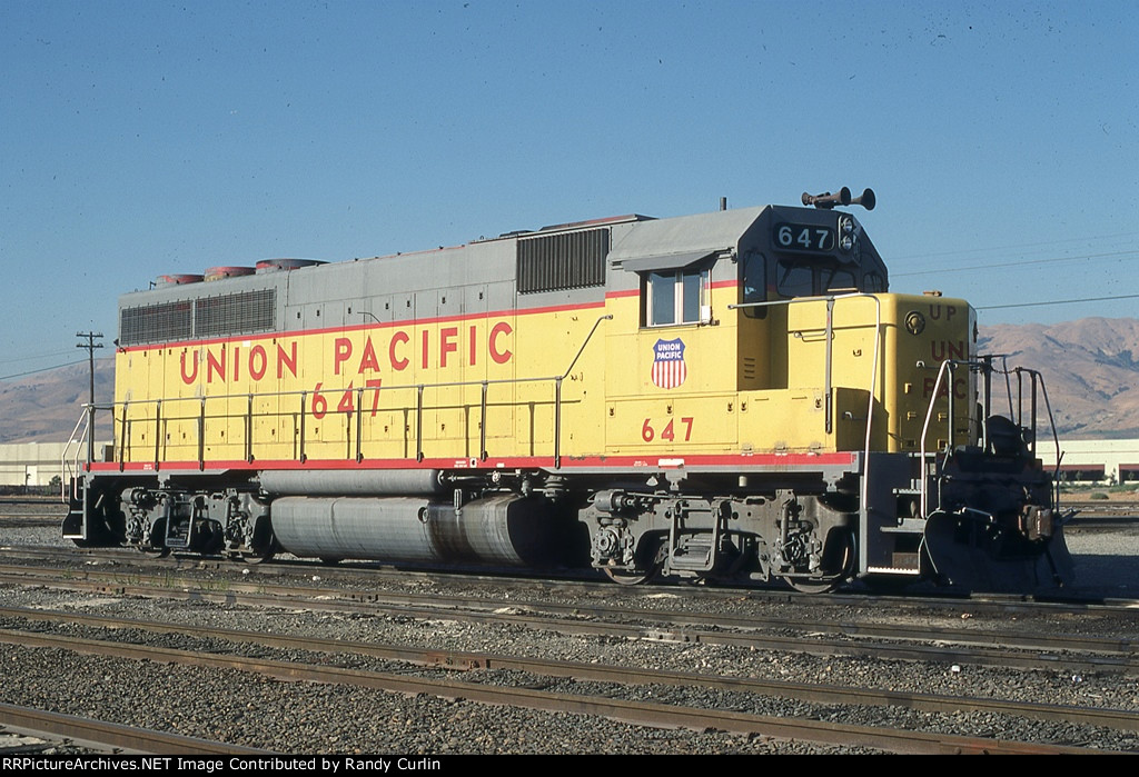 UP 647 (CRIP 4716) at Milpitas